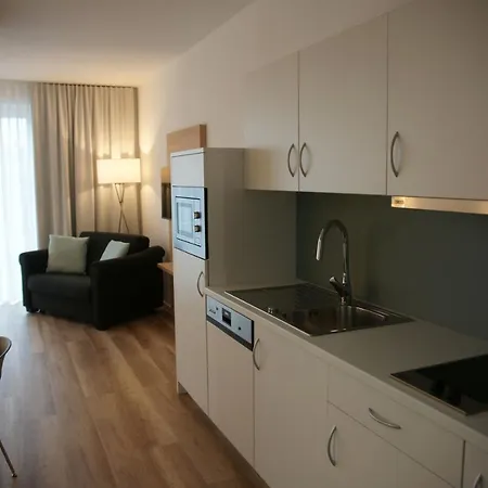 Leister Hotel *