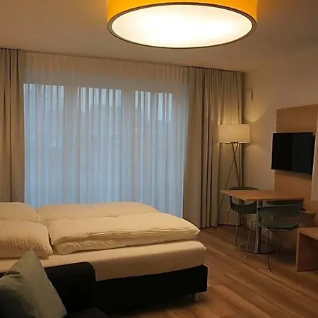 Leister Hotel 3*